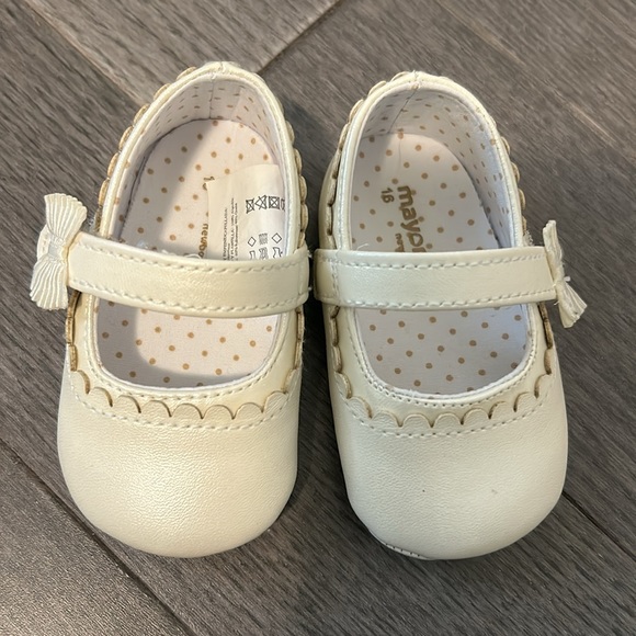 Mayoral Newborn shoes - Picture 3 of 7